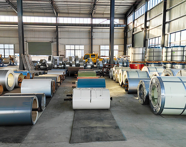 Steel panel cutting machine