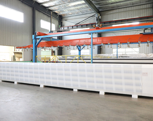 Large-scale steel structure workshop